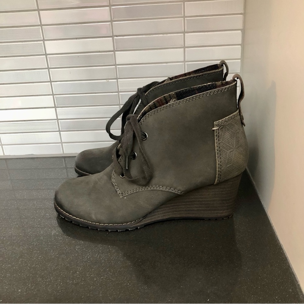 Cobb Hill by Rockport Lucinda Lace women’s leather wedge ankle boots